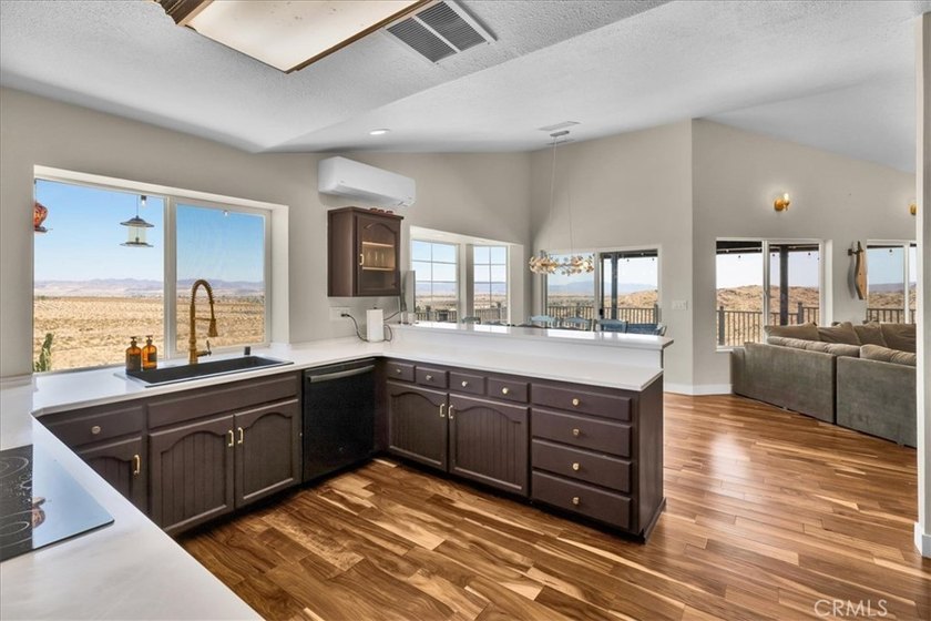 Welcome to the pinnacle of desert living - a custom-designed - photo 10