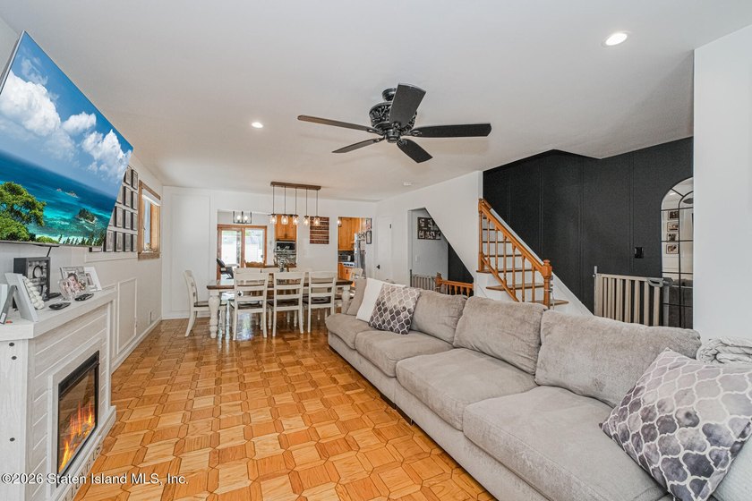 Welcome to 72 Gold Avenue! This gorgeous 18ft-wide, 3-bedroom - photo 6