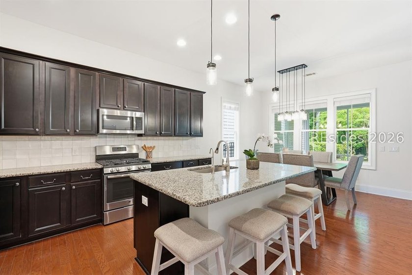 BEST DEAL IN HAMPTON LAKE! PRICED TO SELL! Experience refined - photo 7