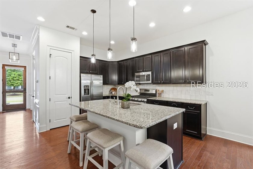 BEST DEAL IN HAMPTON LAKE! PRICED TO SELL! Experience refined - photo 8