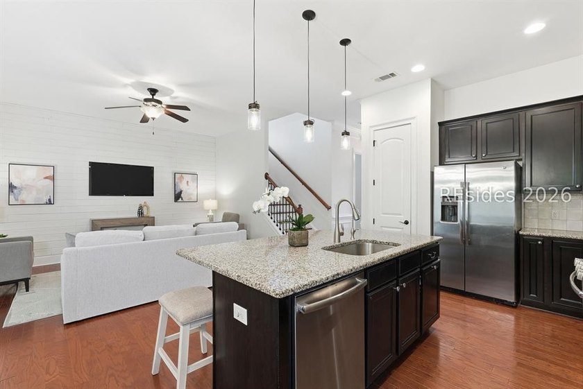 BEST DEAL IN HAMPTON LAKE! PRICED TO SELL! Experience refined - photo 9