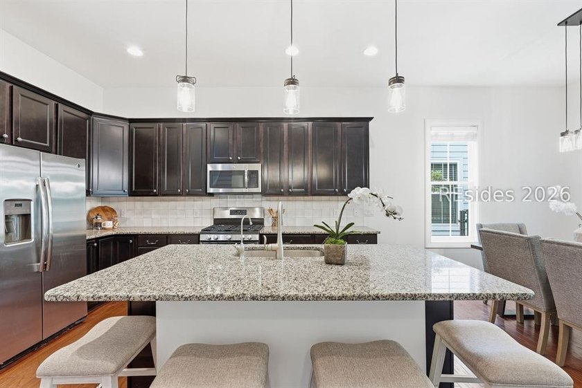 BEST DEAL IN HAMPTON LAKE! PRICED TO SELL! Experience refined - photo 10