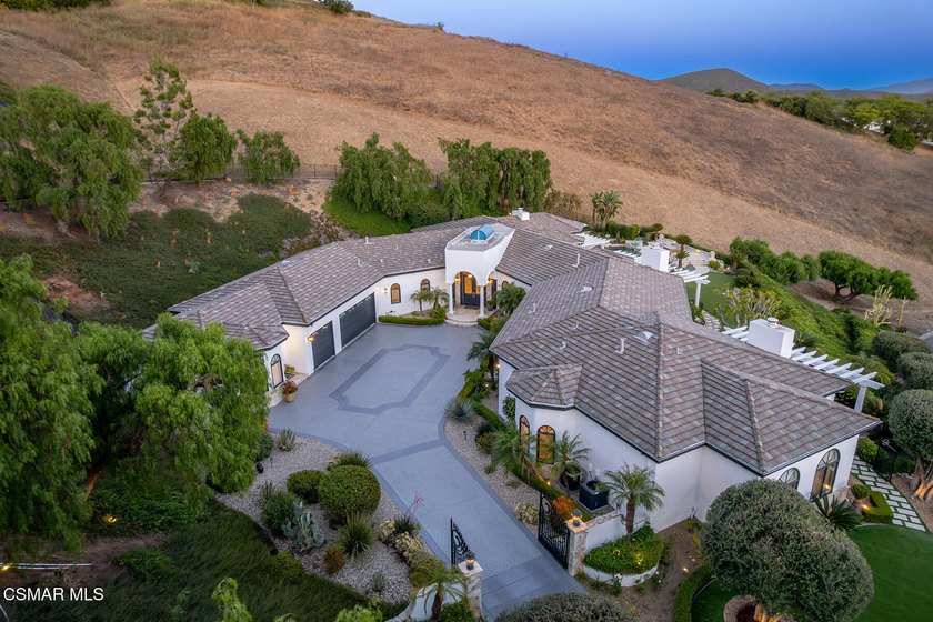 The ultimate SINGLE STORY VIEW estate on one of the best streets - photo 2