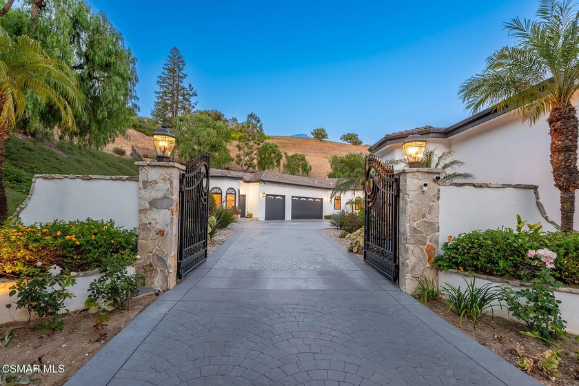 The ultimate SINGLE STORY VIEW estate on one of the best streets - photo 5