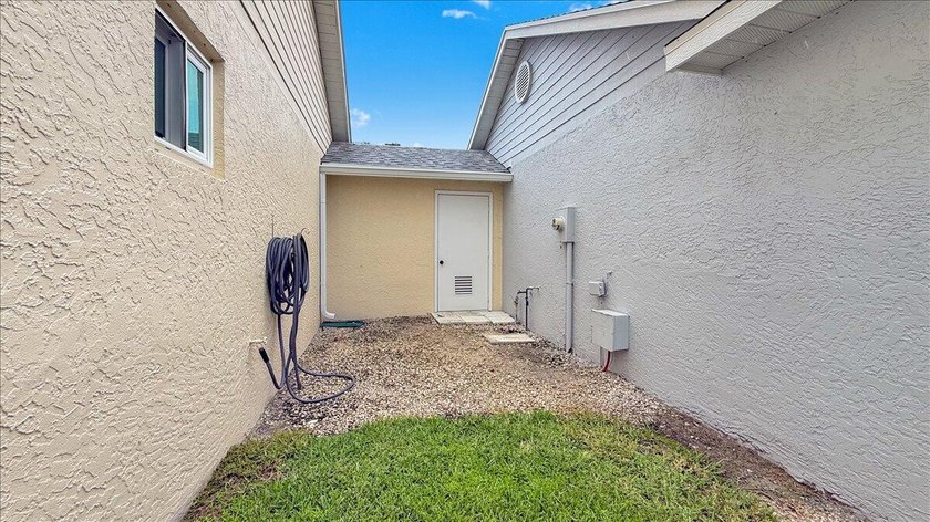 Welcome to this charming single-story residence in Kings Isle at - photo 50