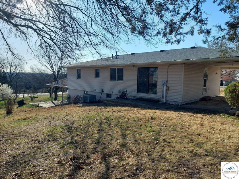 Located within the City Limits of Warsaw, MO and yet just - photo 2