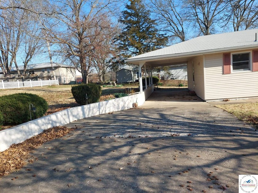 Located within the City Limits of Warsaw, MO and yet just - photo 3