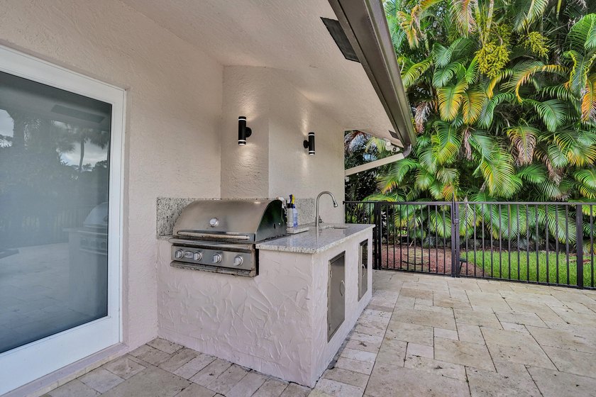 Welcome to one of Boca Raton's most sought-after gated golf - photo 14