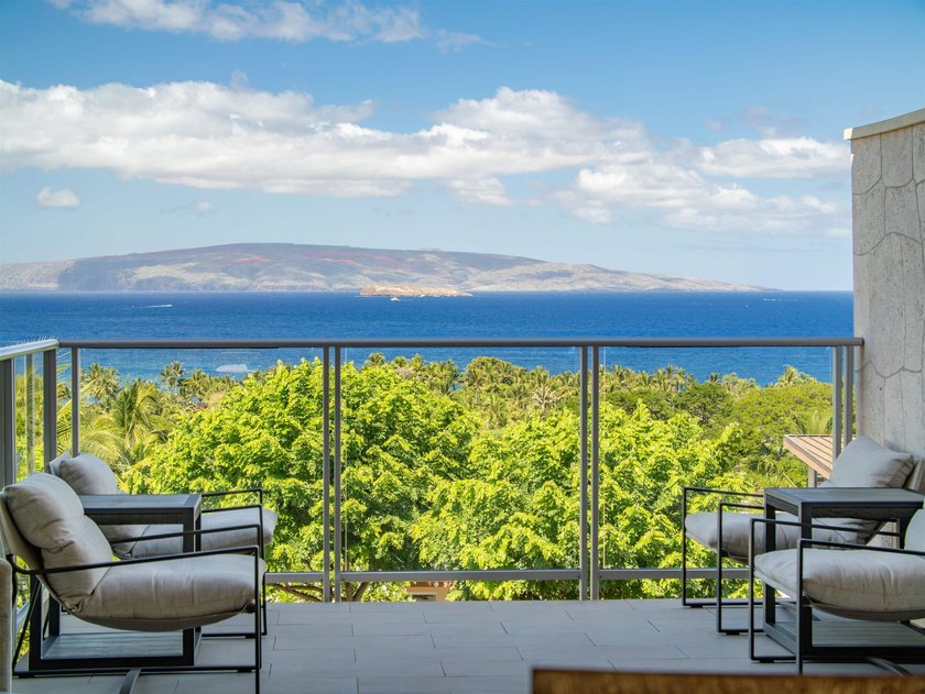 Makali'i Magnificence! Premium top row position with - photo 17