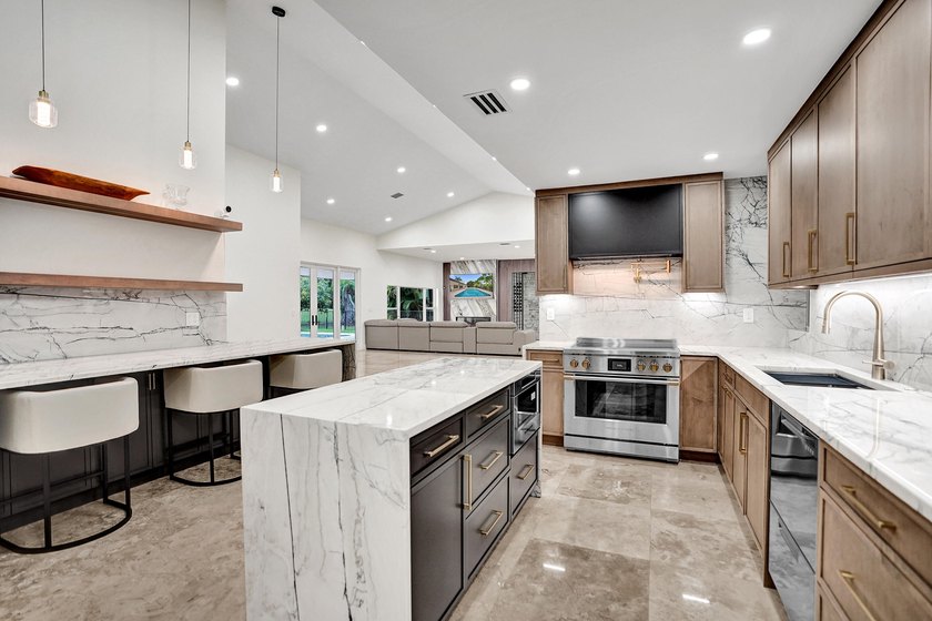 Welcome to one of Boca Raton's most sought-after gated golf - photo 31