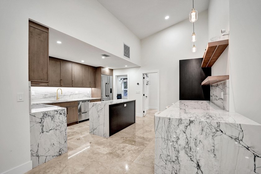 Welcome to one of Boca Raton's most sought-after gated golf - photo 38