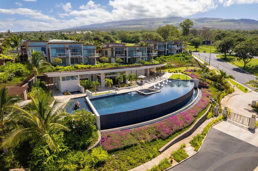 Makali'i Magnificence! Premium top row position with - photo 47