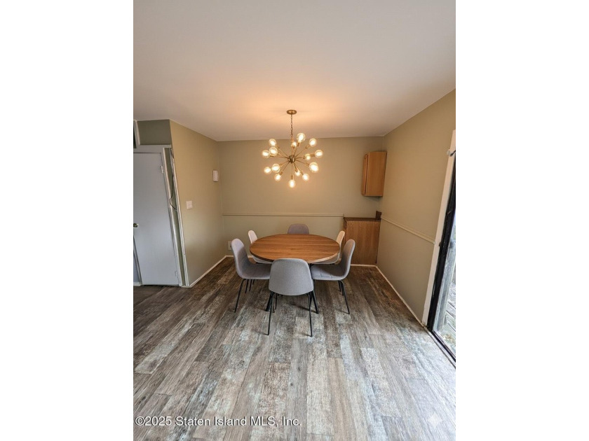 his 4 Bedroom 4 bathoom extra large townhome is priced to sell! - photo 3