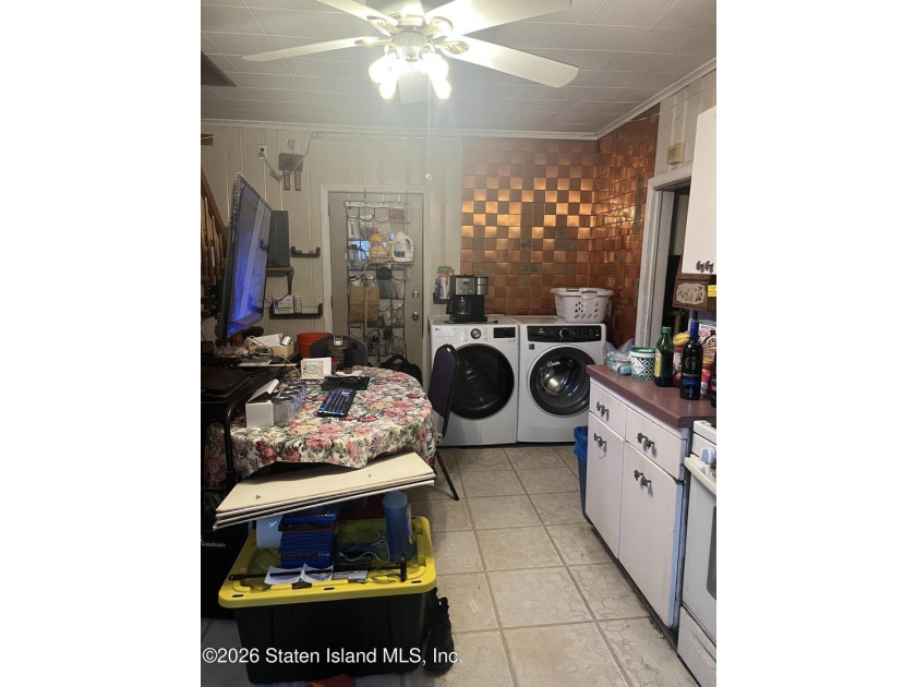 Single family detached home with 2 Bedrooms, 1 bath on a 9500 - photo 5