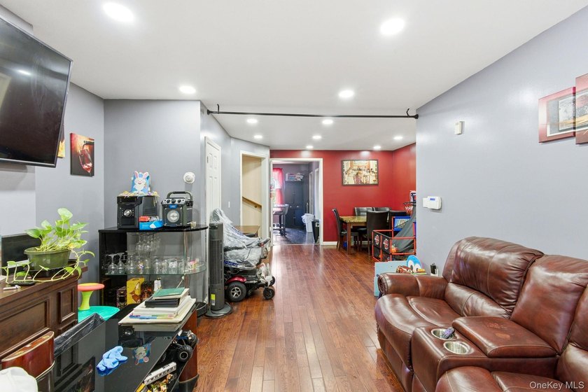 Single-family townhouse nestled on a beautiful tree-lined street - photo 6