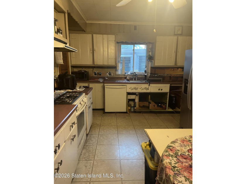 Single family detached home with 2 Bedrooms, 1 bath on a 9500 - photo 6