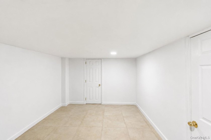 Single-family townhouse nestled on a beautiful tree-lined street - photo 10