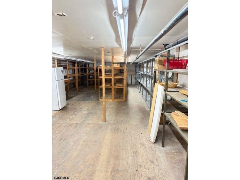 RARE LISTING, LARGE 1500 SQ. FT RETAIL AREA ++. STORAGE IN - photo 3