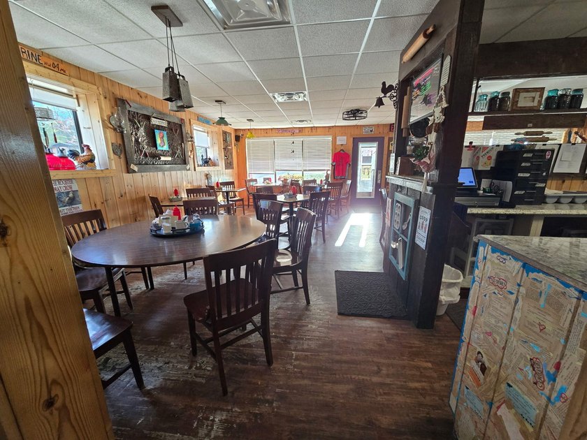 Offered for sale: ''Ellie's 12 Tables,'' an owner-operated diner - photo 13