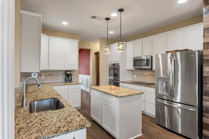 Welcome home to 2021 Triple Crown Lane in Bridlewood Farms! This - photo 17