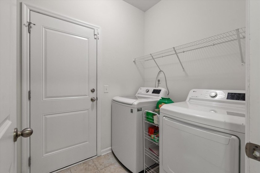 Welcome home to 2021 Triple Crown Lane in Bridlewood Farms! This - photo 19