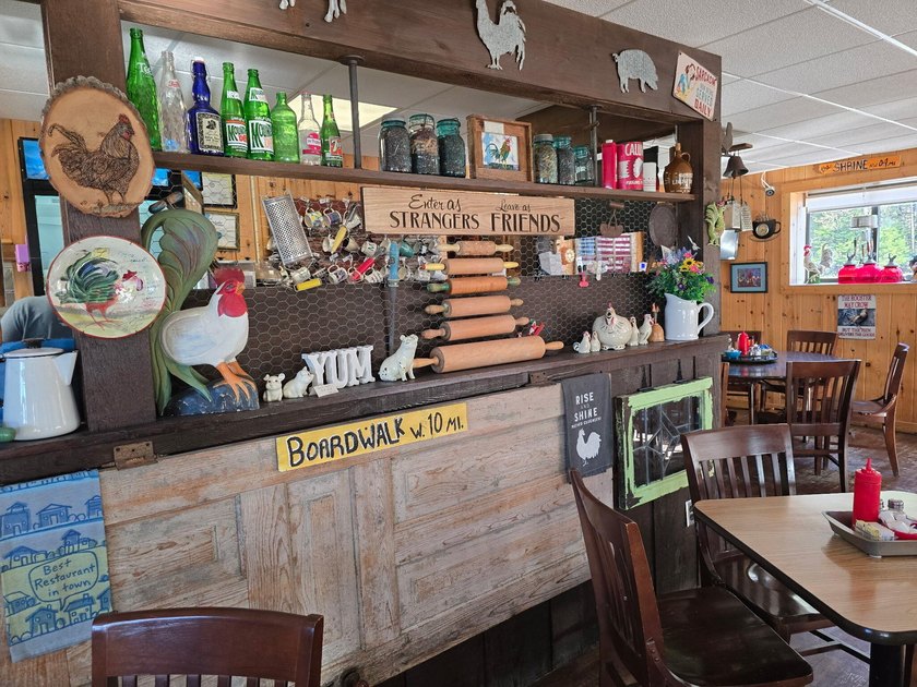 Offered for sale: ''Ellie's 12 Tables,'' an owner-operated diner - photo 23