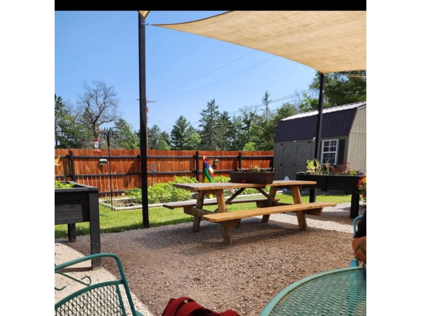 Offered for sale: ''Ellie's 12 Tables,'' an owner-operated diner - photo 26