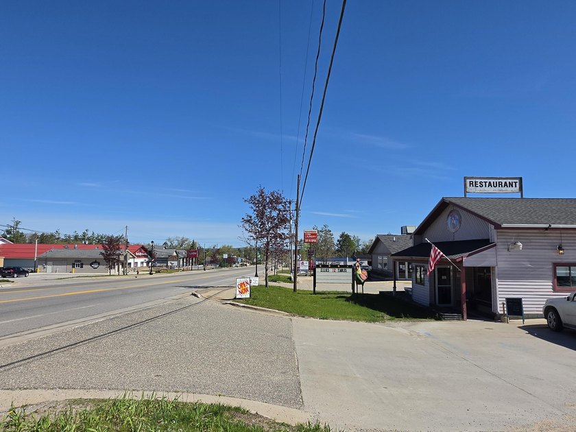 Offered for sale: ''Ellie's 12 Tables,'' an owner-operated diner - photo 35
