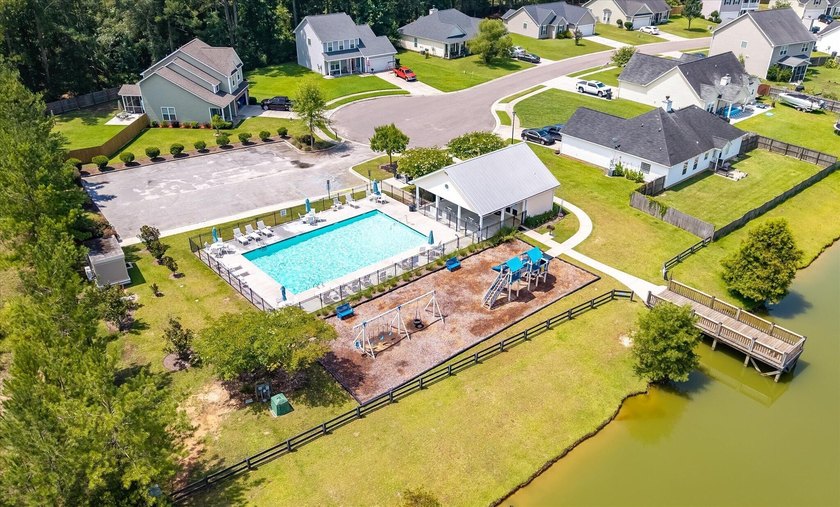 Welcome home to 2021 Triple Crown Lane in Bridlewood Farms! This - photo 38