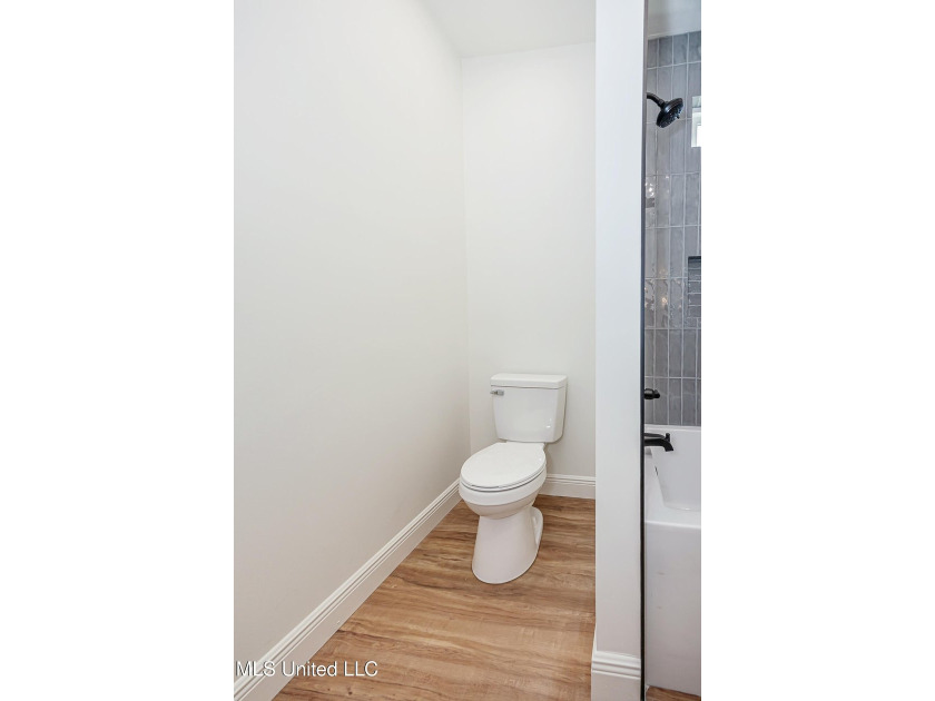 Welcome home to this beautiful new construction in Ocean - photo 39