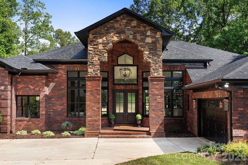 Experience the perfect blend of luxury lakefront living and - photo 3