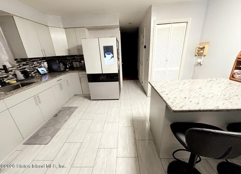 Beautifully fully renovated 3-bedroom, 2-bath home located in - photo 4