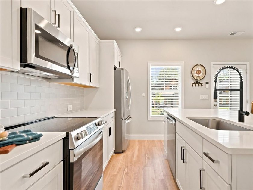 Sophistication meets the relaxed charm of lake living. This - photo 8
