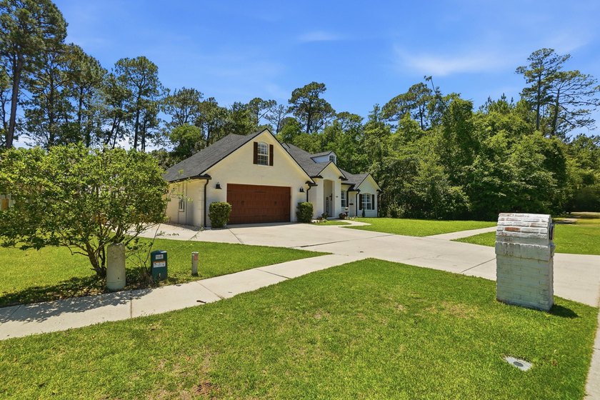 Movie theater? Covered heated pool? This stunning 5 bed, 4 bath - photo 4