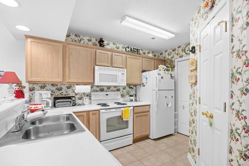 Beautifully furnished ground-floor end unit, perfect as a second - photo 4
