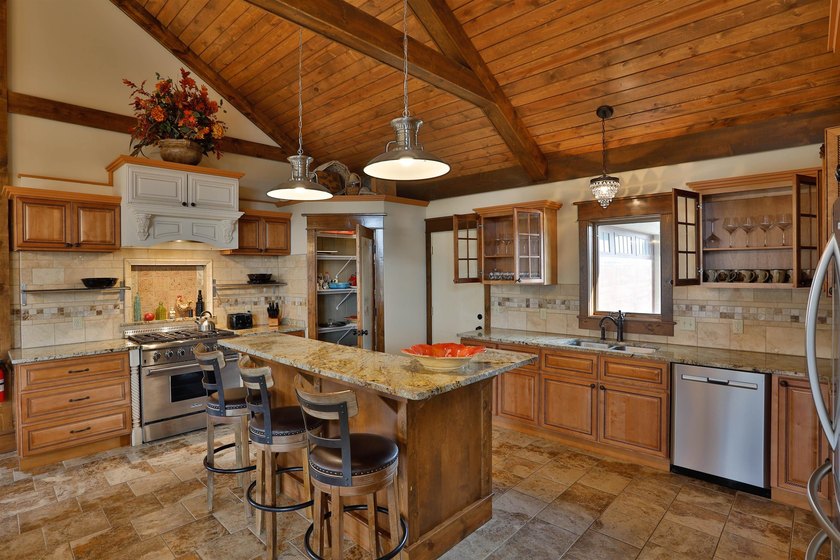 Welcome to 124 Blackhawk Trace a custom-built contractor owned - photo 5