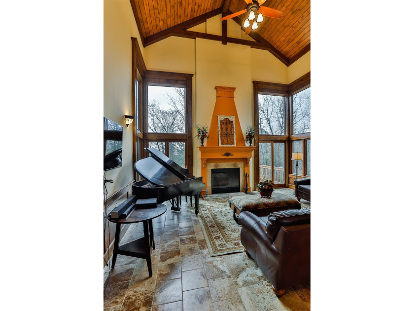 Welcome to 124 Blackhawk Trace a custom-built contractor owned - photo 6