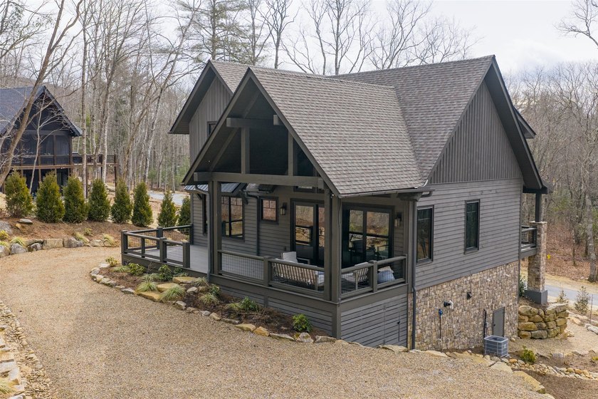 Located in the private and prestigious, 2,000 acre Chinquapin - photo 2
