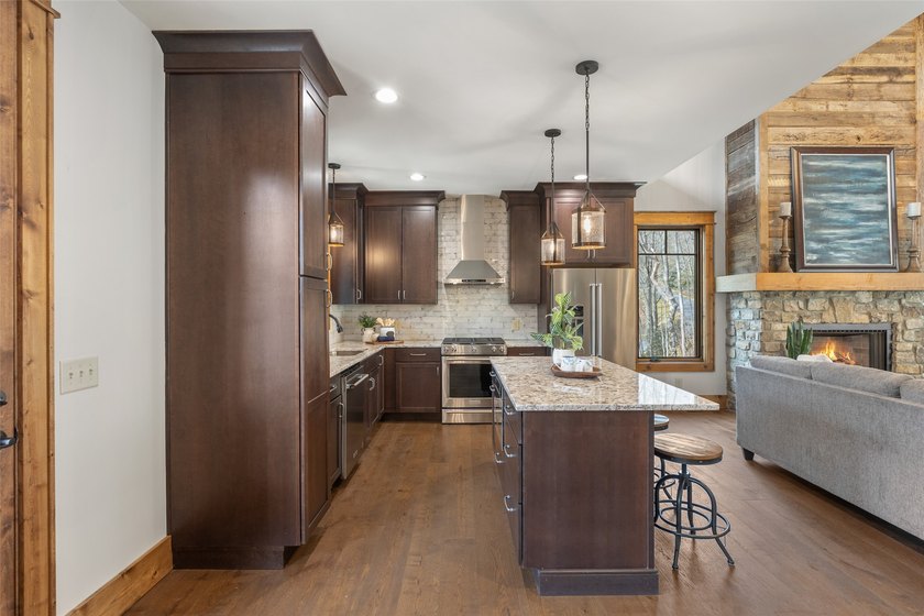 Located in the private and prestigious, 2,000 acre Chinquapin - photo 8