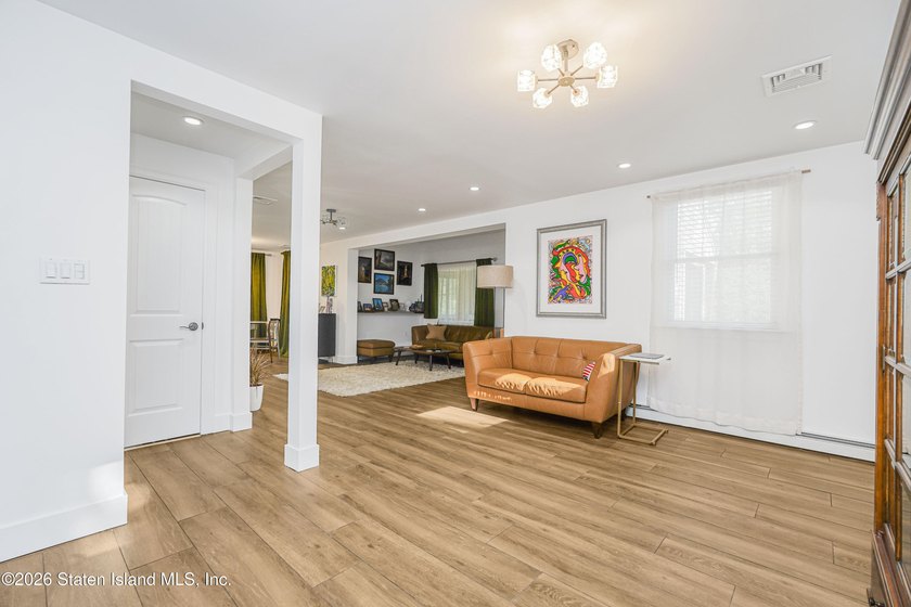 Welcome to 393 Saint Andrew's Rd! This fully renovated 1-Family - photo 9