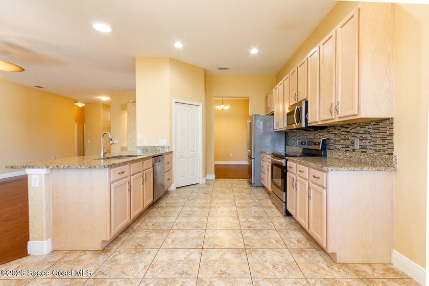 Beautifully upgraded 3BR/2BA home with 1,725 living sq ft (2,500 - photo 12
