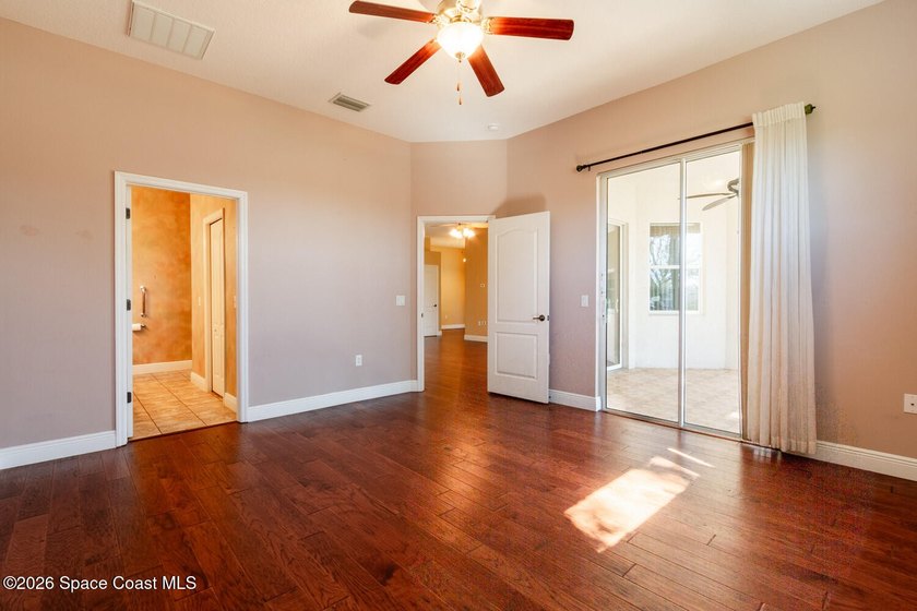 Beautifully upgraded 3BR/2BA home with 1,725 living sq ft (2,500 - photo 17