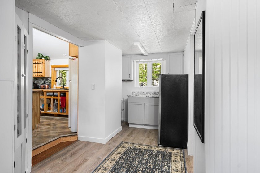 COMPETITIVELY PRICED TO SELL! This recently renovated, FULLY - photo 20