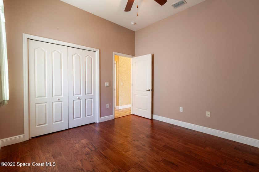 Beautifully upgraded 3BR/2BA home with 1,725 living sq ft (2,500 - photo 23