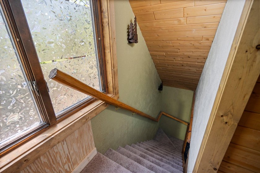COMPETITIVELY PRICED TO SELL! This recently renovated, FULLY - photo 25