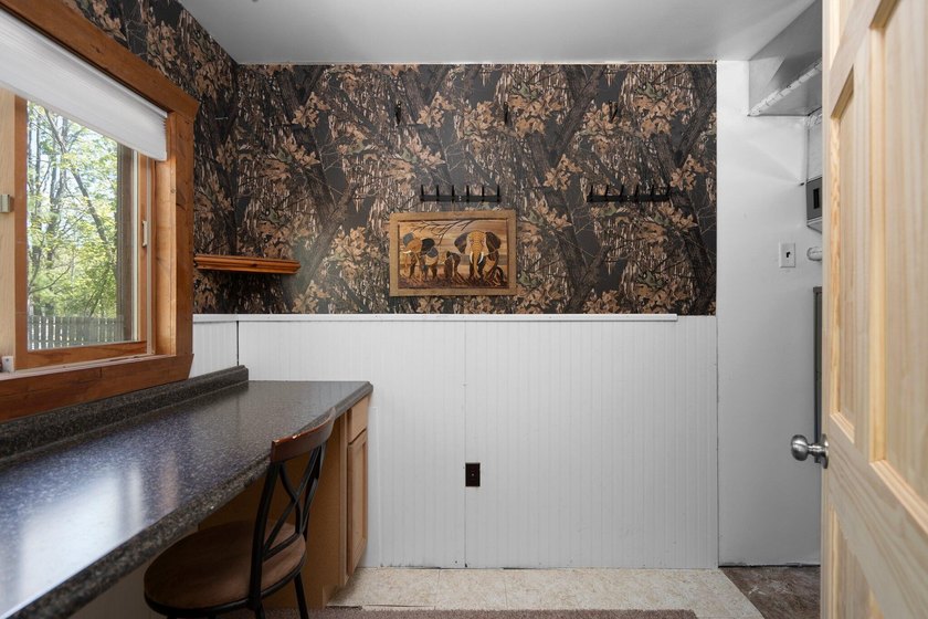 COMPETITIVELY PRICED TO SELL! This recently renovated, FULLY - photo 26