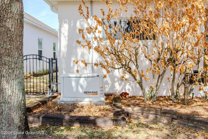 Beautifully upgraded 3BR/2BA home with 1,725 living sq ft (2,500 - photo 32