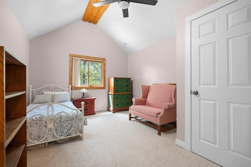 COMPETITIVELY PRICED TO SELL! This recently renovated, FULLY - photo 34