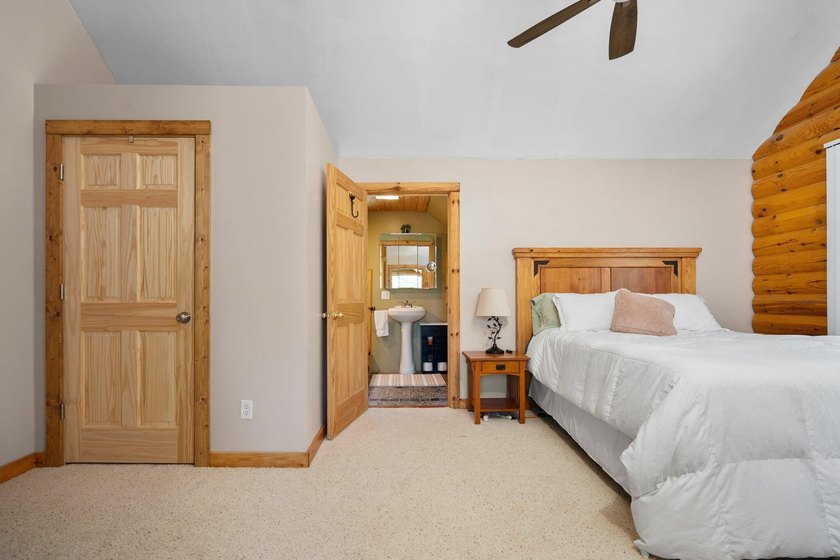COMPETITIVELY PRICED TO SELL! This recently renovated, FULLY - photo 37