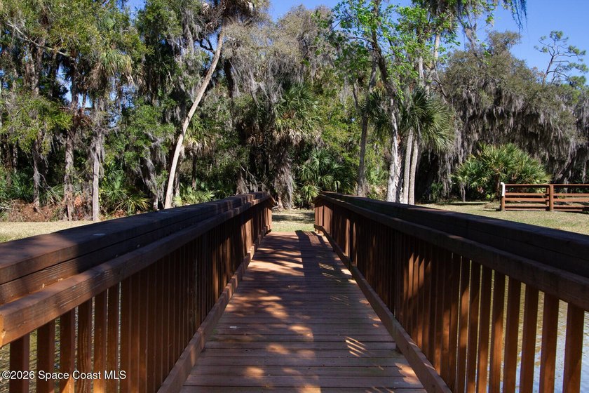 Beautifully upgraded 3BR/2BA home with 1,725 living sq ft (2,500 - photo 39
